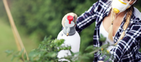 Jak bezpečně pracovat s pesticidy